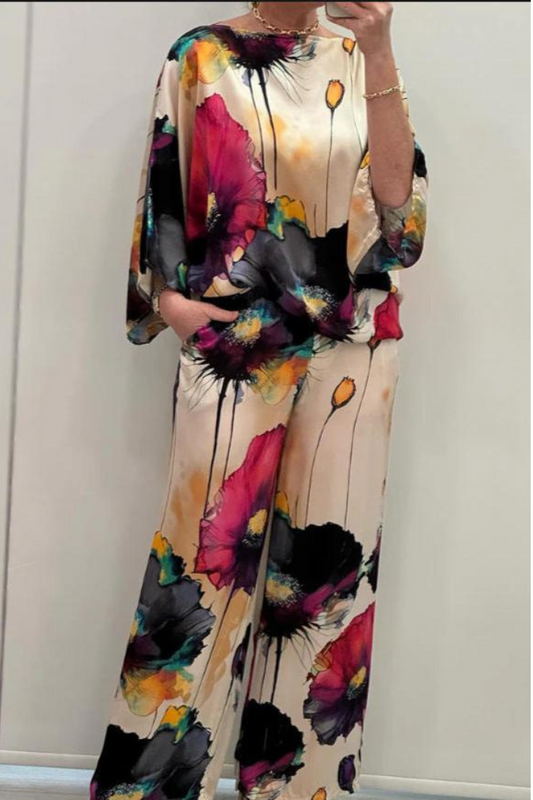 Luxurious Women's Suit with Floral Print and Elegant Fit