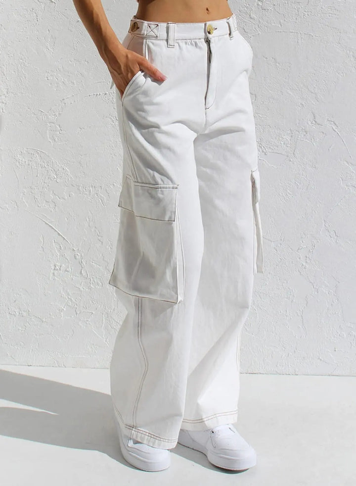 Women's cargo pants with relaxed fit