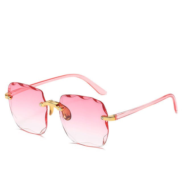 Fashionable Women's Sunglasses with UV Protection – Summer Must-Have