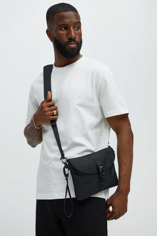 Minimalist Crossbody Bag with Magnetic Closure – Black