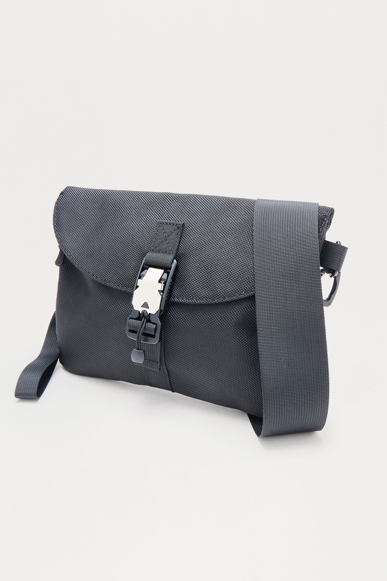 Minimalist Crossbody Bag with Magnetic Closure – Black