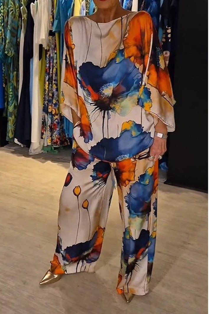 Luxurious Women's Suit with Floral Print and Elegant Fit