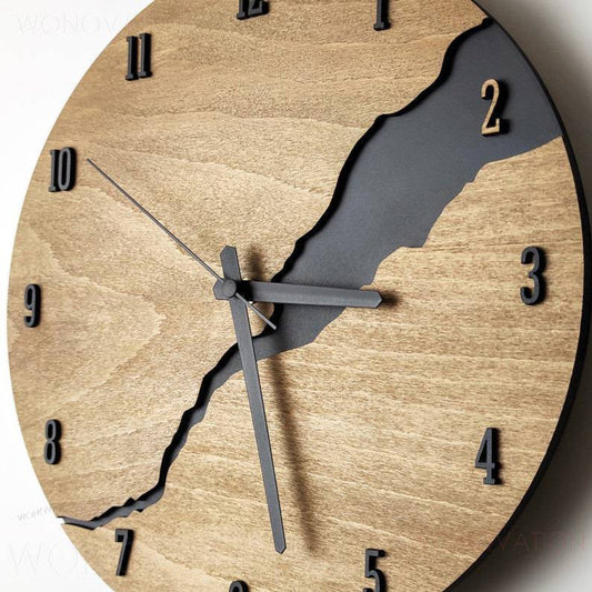 Nordic Wooden Wall Clock with Cracked Look – Rustic Eyecatcher