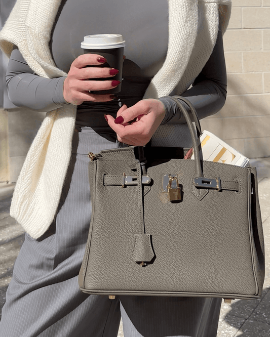 Elegant Leather Women's Bag with a Luxurious Finish - Timeless &amp; Stylish