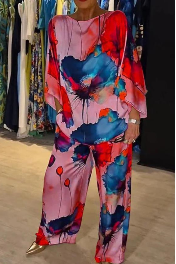 Luxurious Women's Suit with Floral Print and Elegant Fit