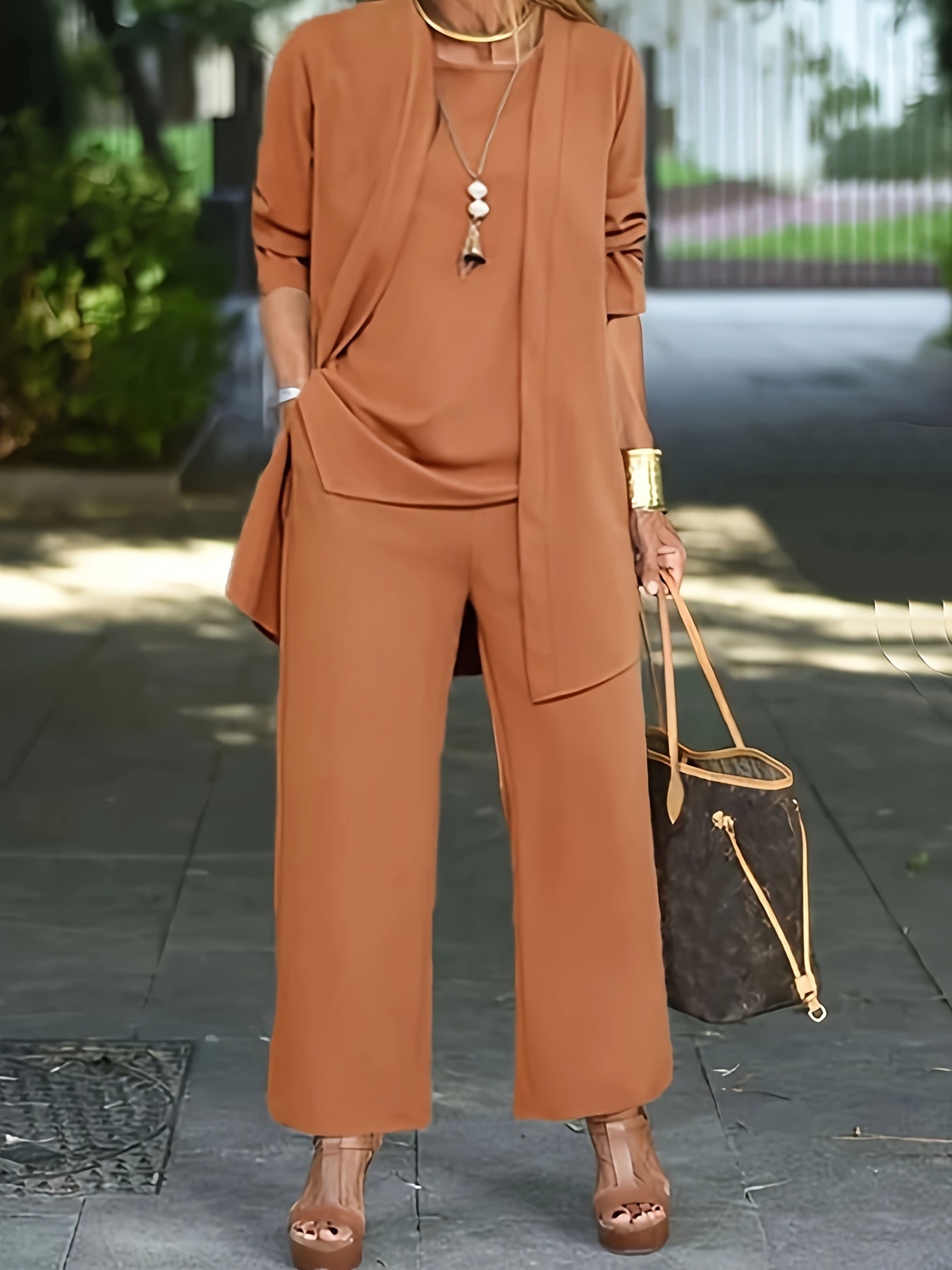 Three-Piece Women's Set with Relaxed Fit and Elegant Look