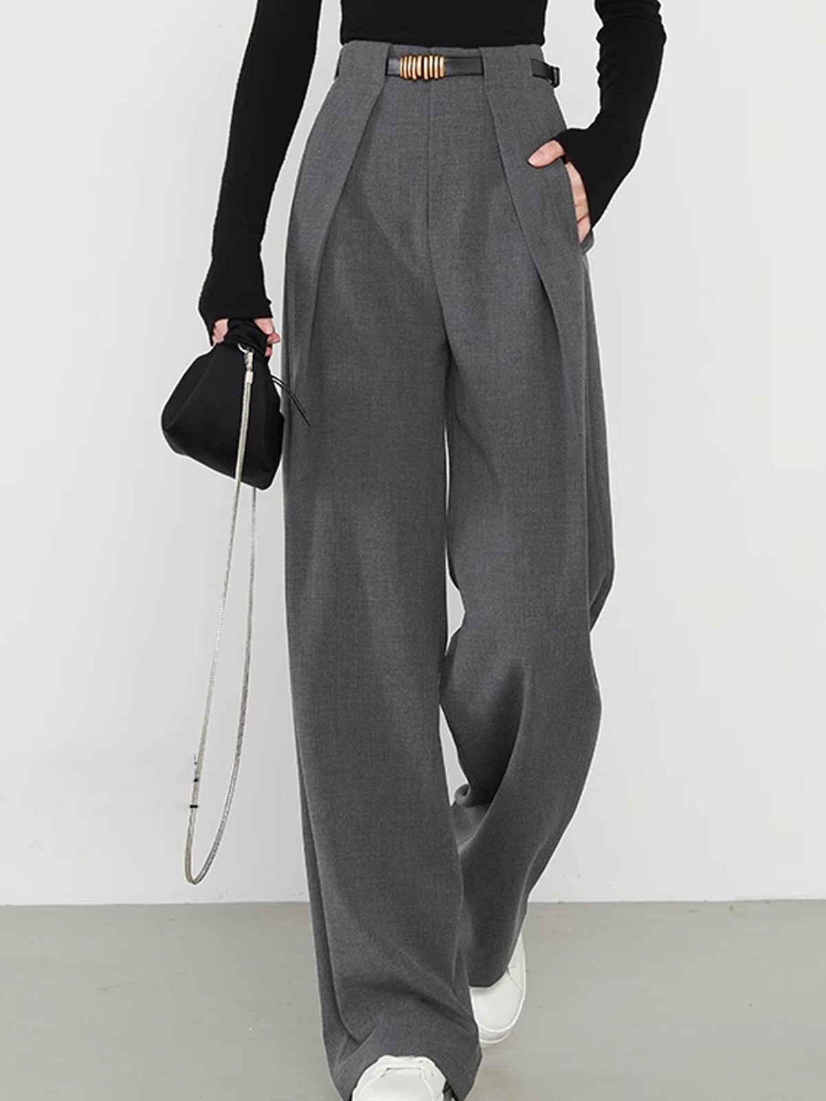 Elegant Women's Trousers with Straight Legs and Stylish Pockets