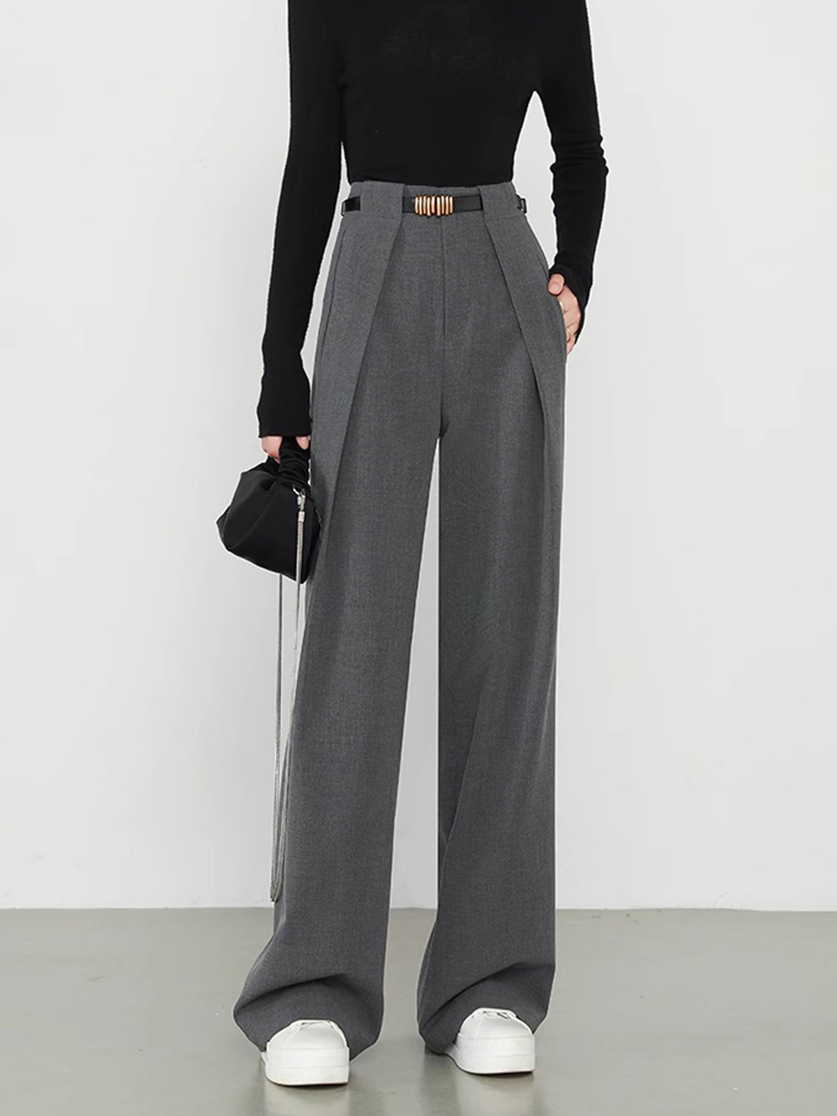 Elegant Women's Trousers with Straight Legs and Stylish Pockets