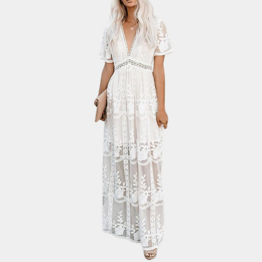 Elegant evening dress with lace details – flowing and stylish