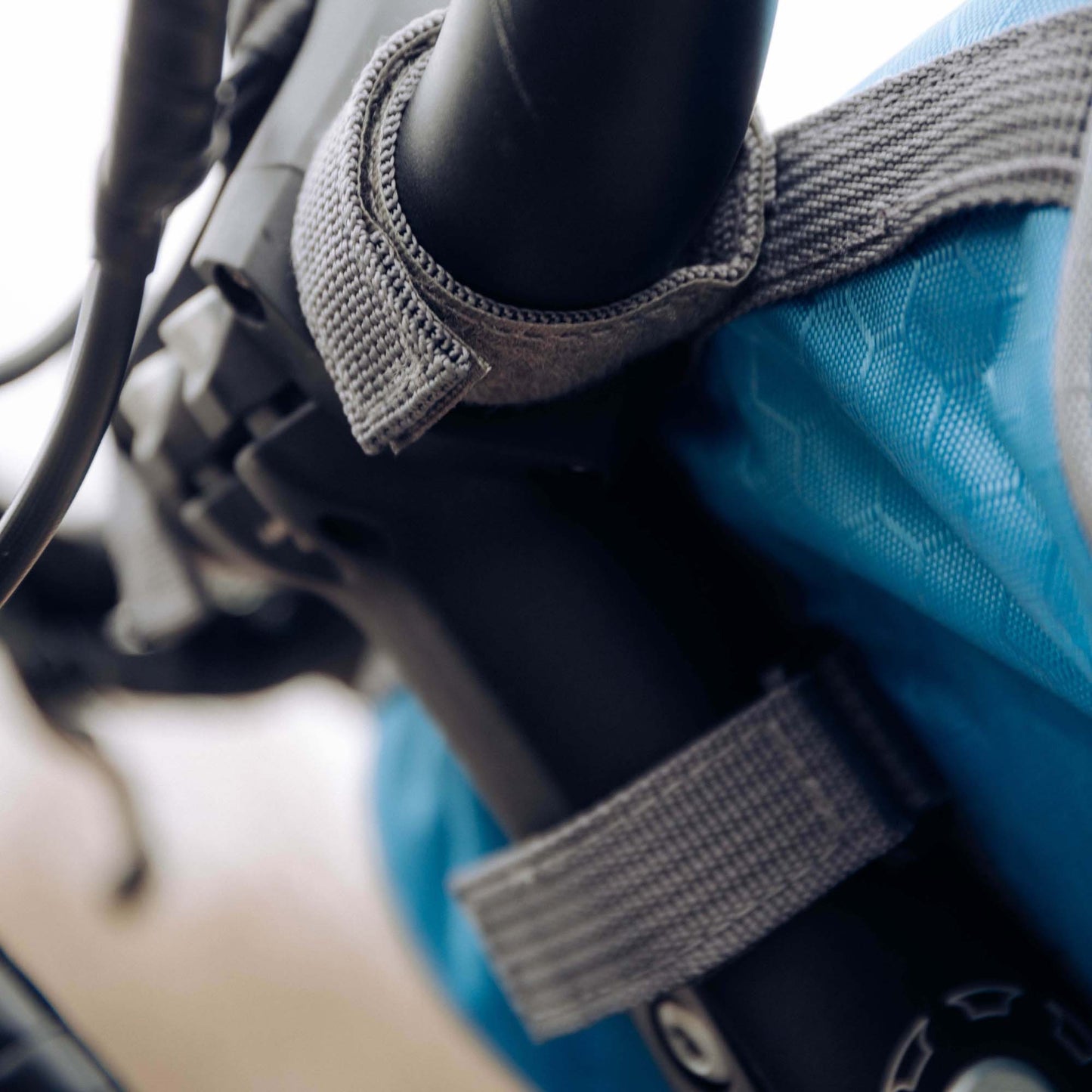Waterproof Touchscreen Bike Bag – Compact, Sturdy &amp; Smartphone-Friendly