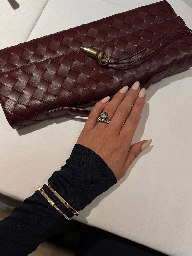 Chic Braided Women's Handbag with Luxurious Gold Clasp