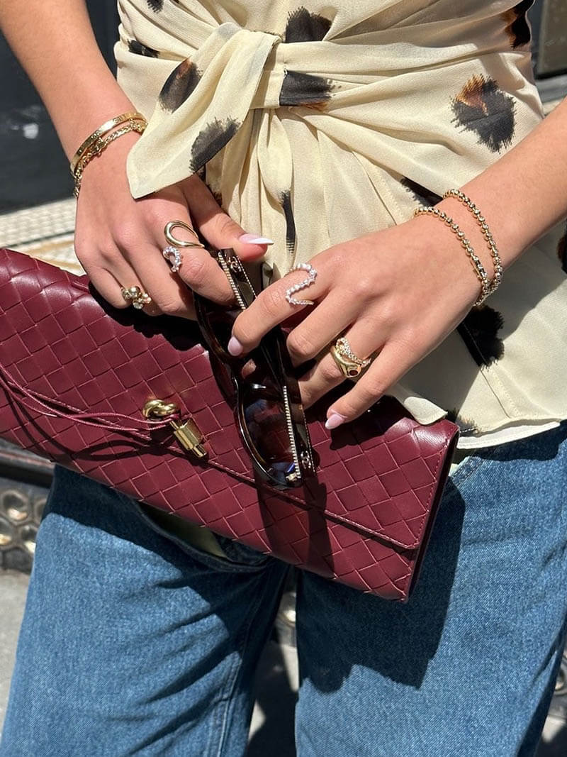 Chic Braided Women's Handbag with Luxurious Gold Clasp