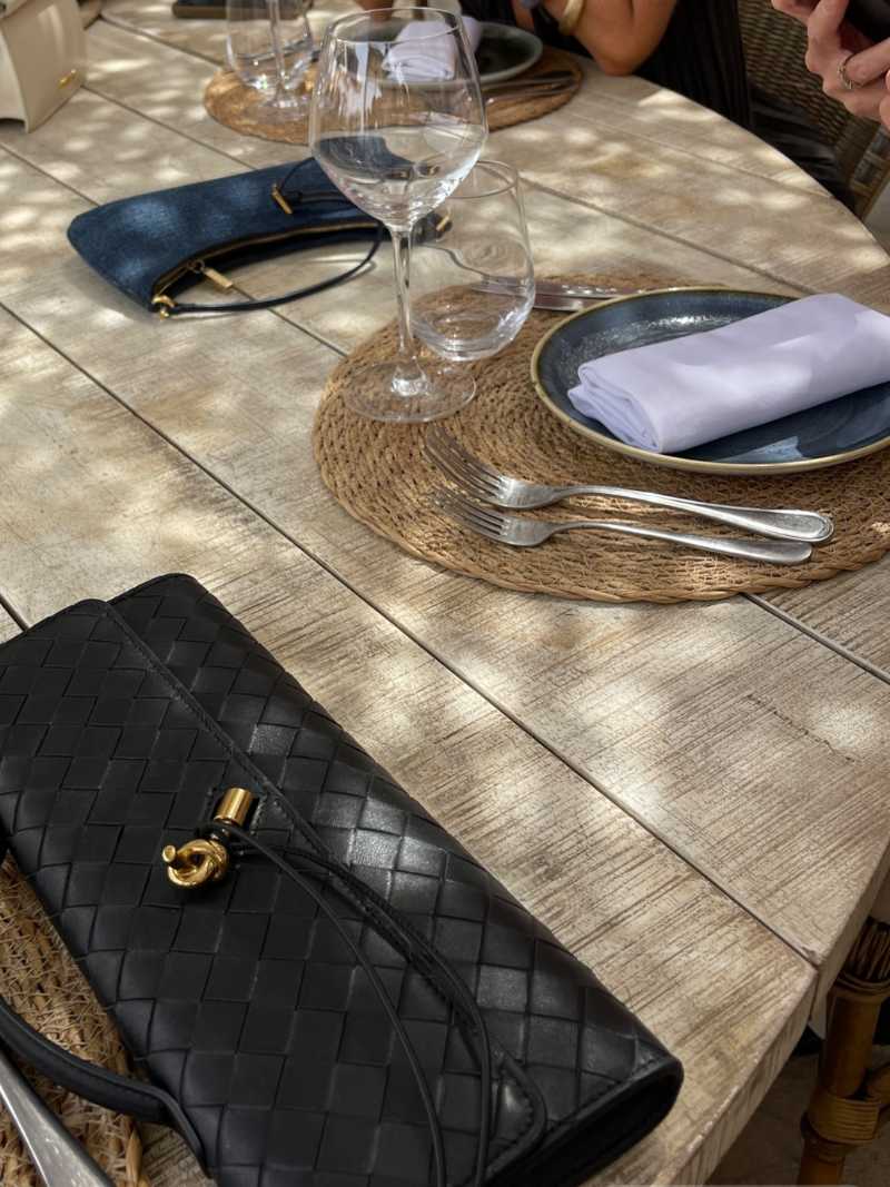 Chic Braided Women's Handbag with Luxurious Gold Clasp