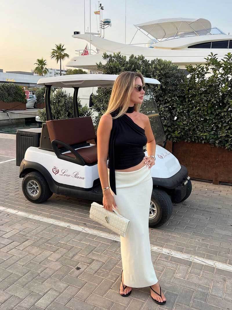 Chic Braided Women's Handbag with Luxurious Gold Clasp