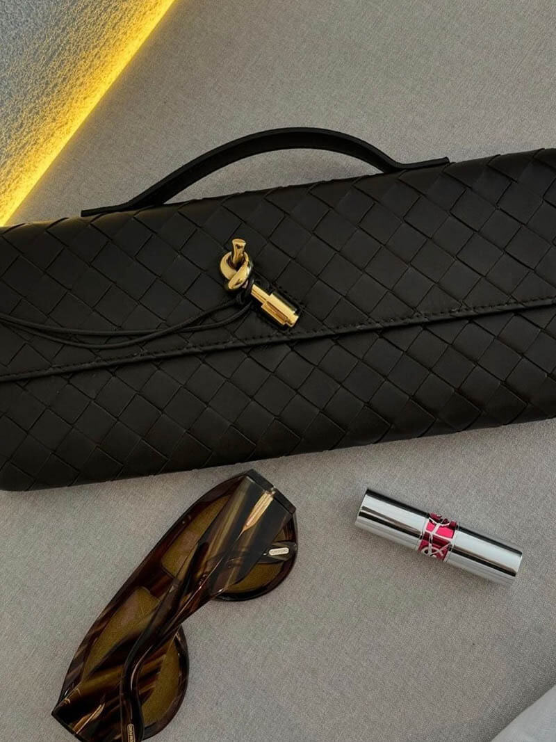 Chic Braided Women's Handbag with Luxurious Gold Clasp