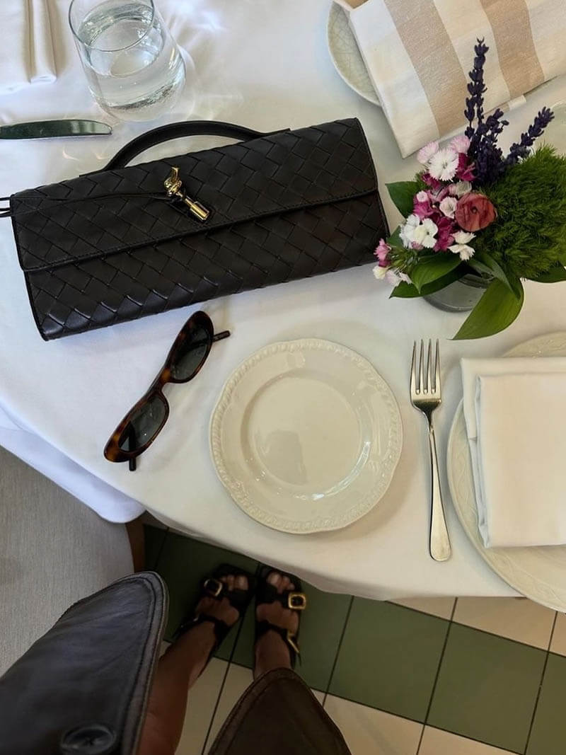 Chic Braided Women's Handbag with Luxurious Gold Clasp