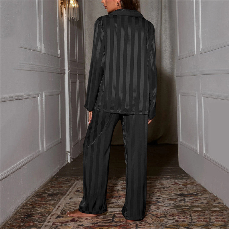 Stylish women's silk pyjama set – Elegant and comfortable