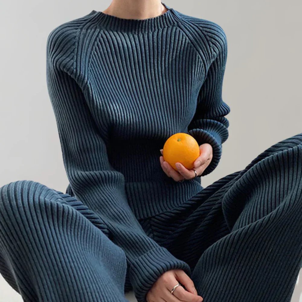 Ribbed women's set with stretch