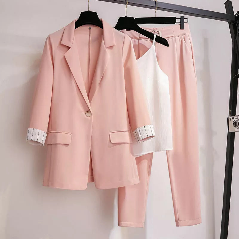 Stylish Three-Piece Women's Set with Elegant Blazer