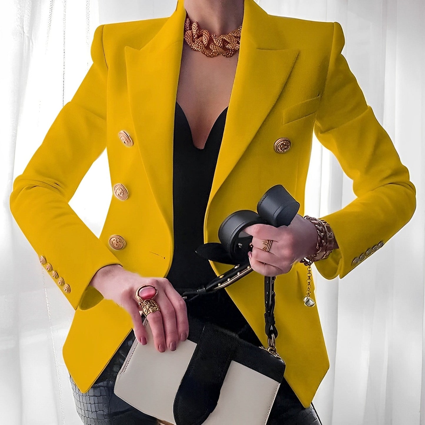 Elegant women's blazer with a timeless fit