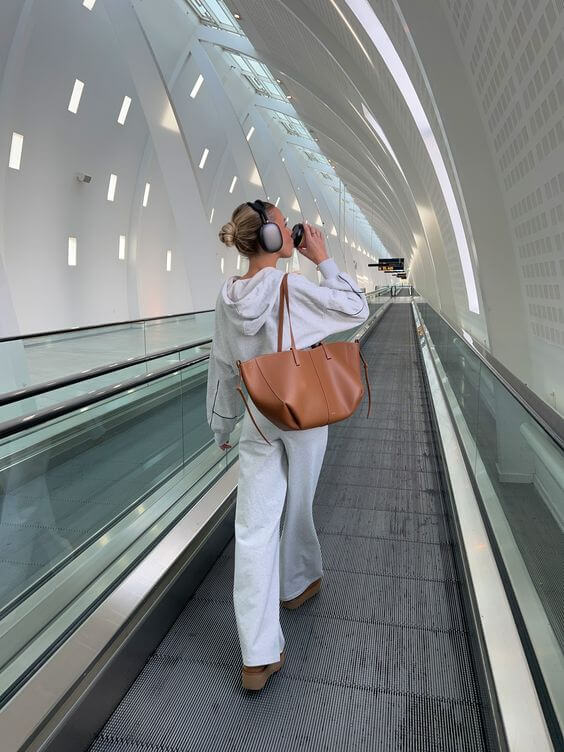 Vintage Leather Women's Shoulder Bag with Timeless Tote Style