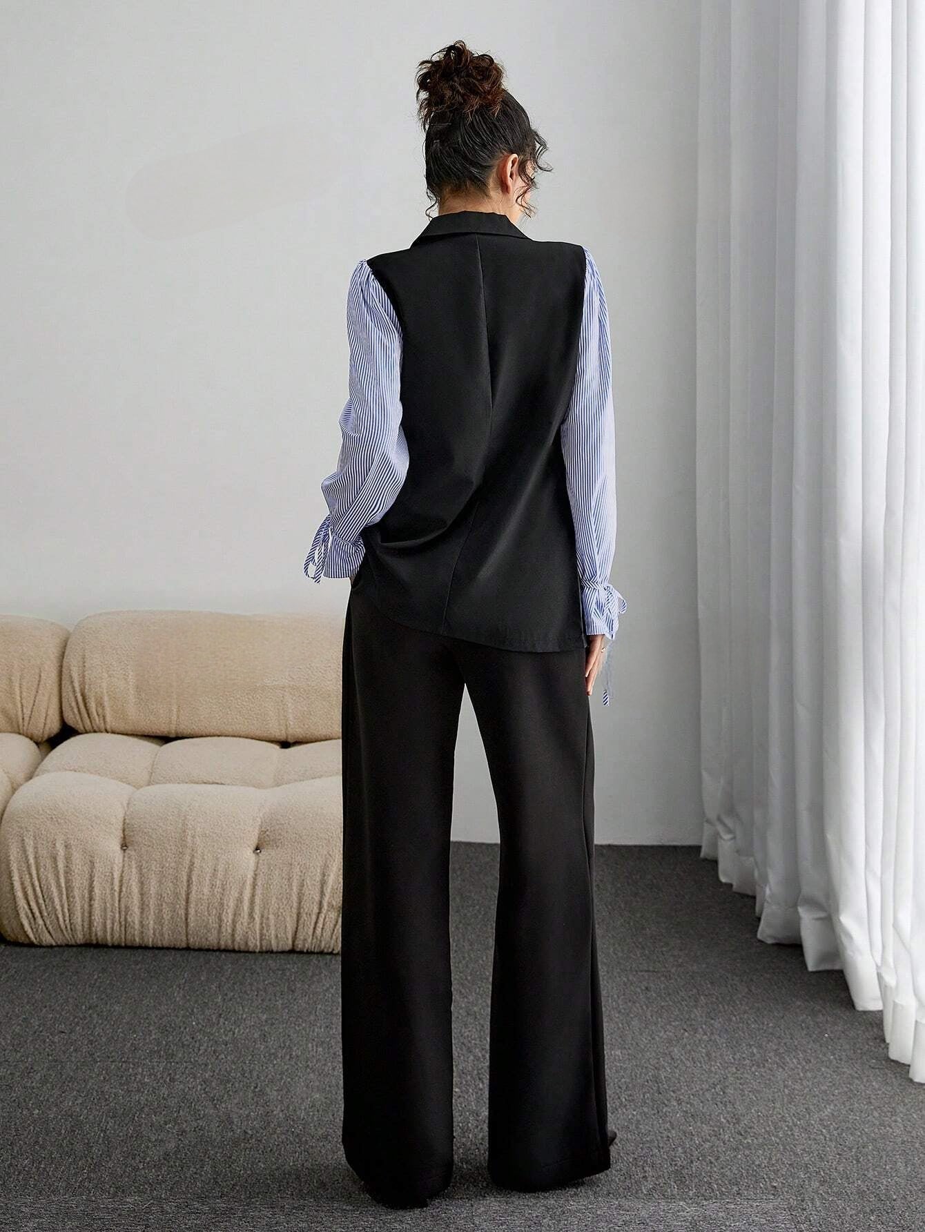 Elegant Single Breasted Blazer with a Fitted Fit for Women