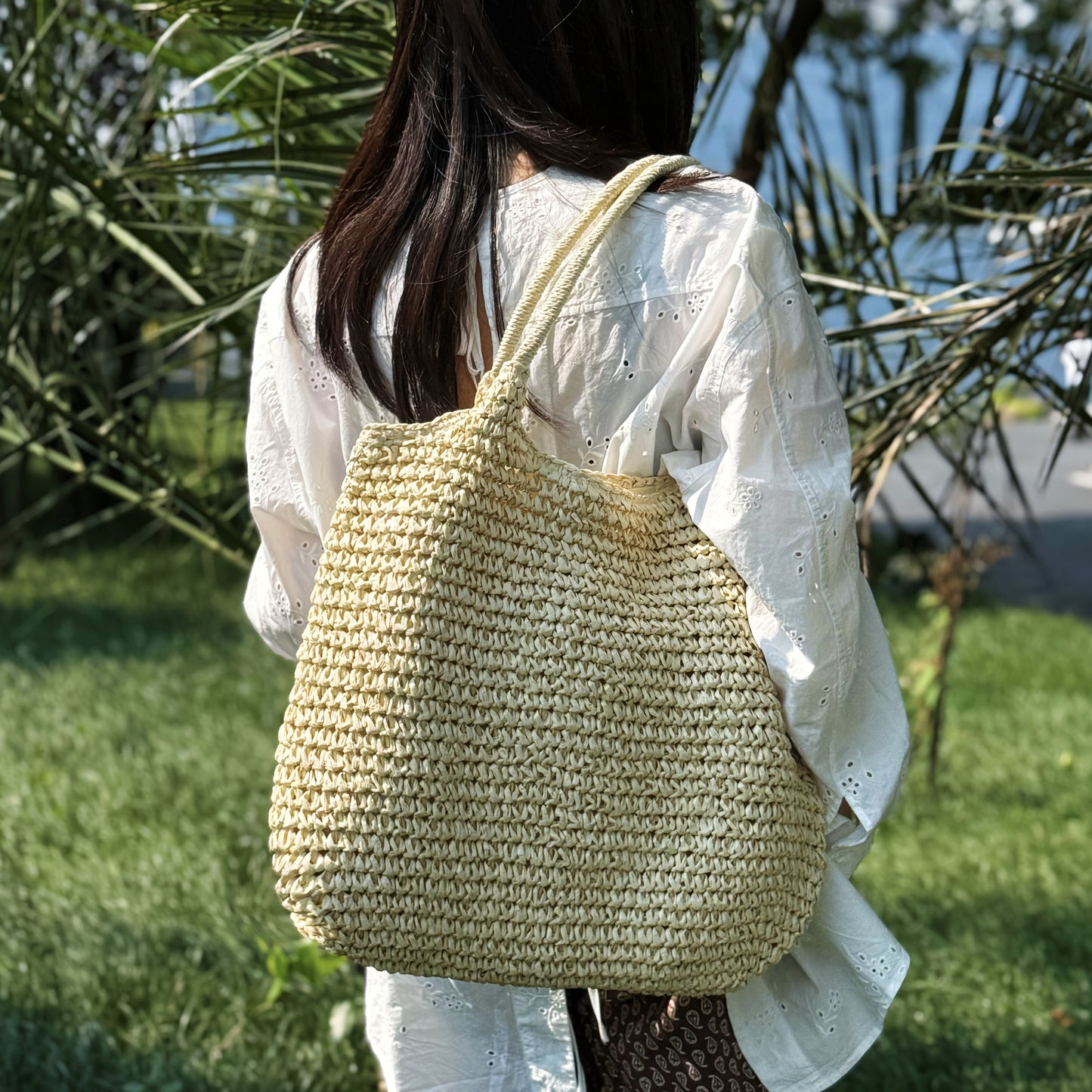 Spacious Woven Women’s Tote Bag with Zipper – Stylish & Practical