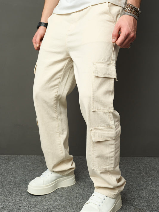 Men's Denim jeans with a loose fit and cargo pockets