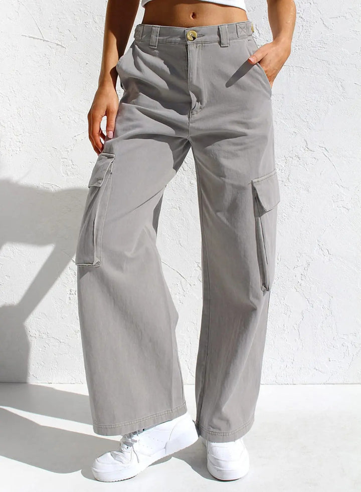 Women's cargo pants with relaxed fit