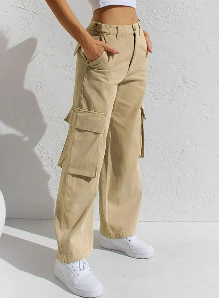 Women's cargo pants with relaxed fit