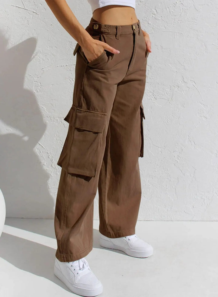 Women's cargo pants with relaxed fit