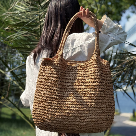 Spacious Woven Women’s Tote Bag with Zipper – Stylish & Practical