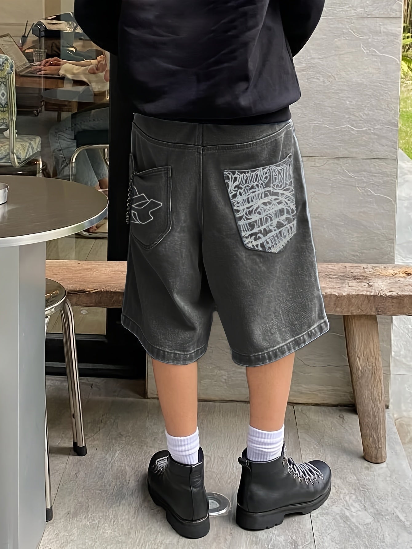 Casual Bermuda Denim Shorts – Loose Fit with Stylish Floral Embroidery