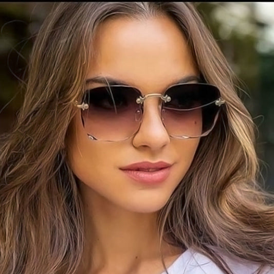Fashionable Women's Sunglasses with UV Protection – Summer Must-Have